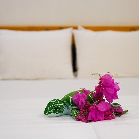 Sun & Surf Hotel Thulusdhoo Buitenkant foto