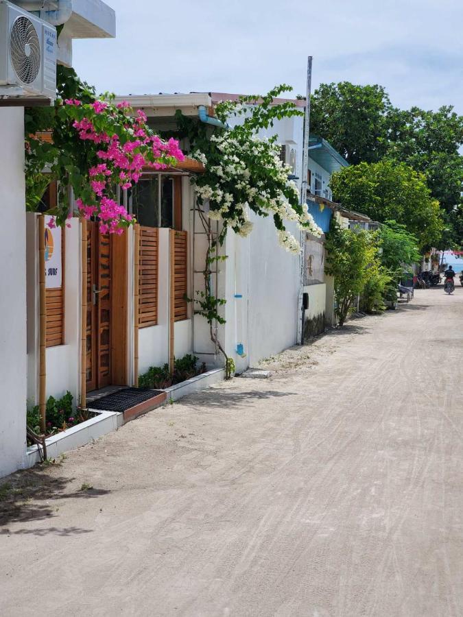 Sun & Surf Hotel Thulusdhoo Buitenkant foto