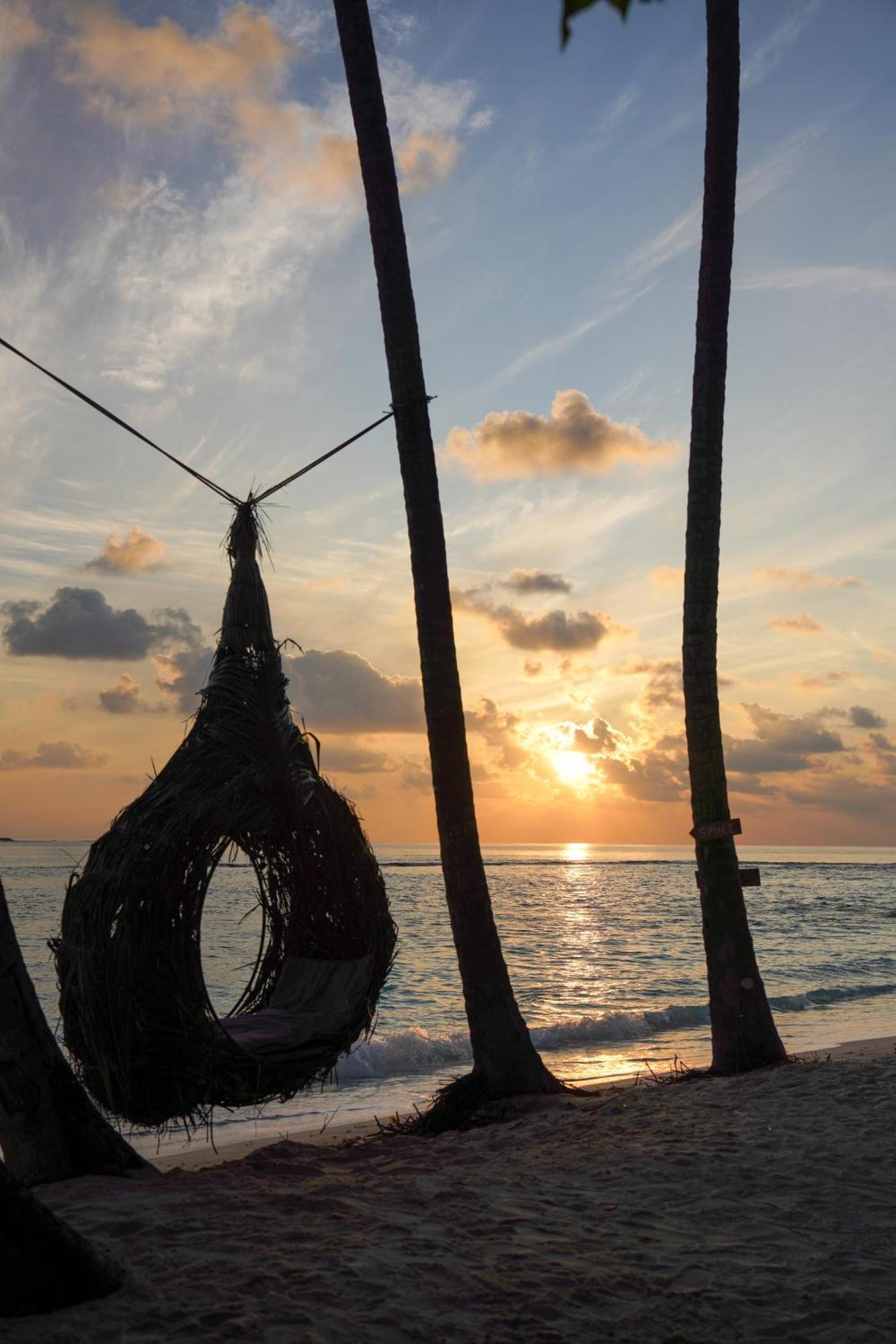 Sun & Surf Hotel Thulusdhoo Buitenkant foto