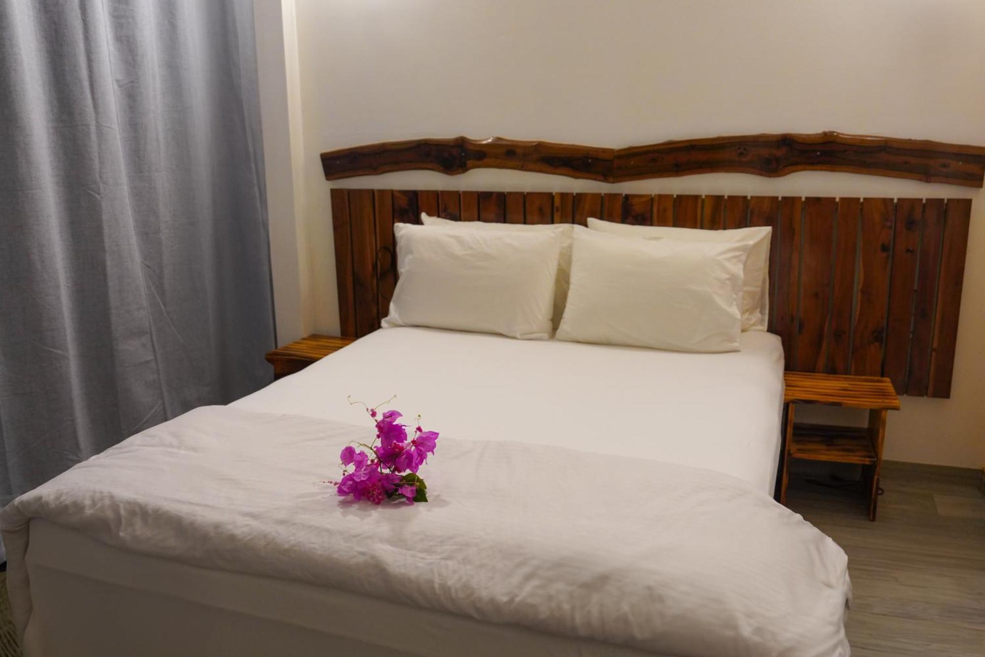 Sun & Surf Hotel Thulusdhoo Buitenkant foto